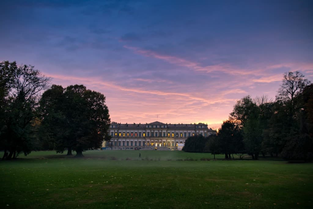 La Villa Reale di Monza al tramonto, vista dai giardini